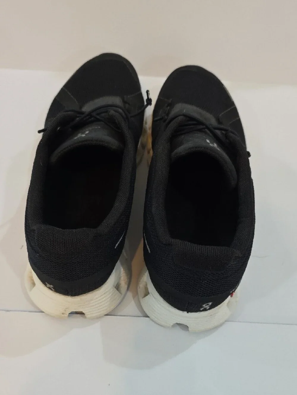 On Running Cloud 5 Women's Black with White Sole Athletic Running Shoes Size 9